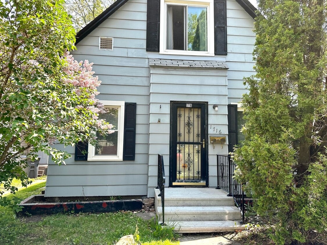 Primary Photo - Available August 1st - 3 BED 1 BATH