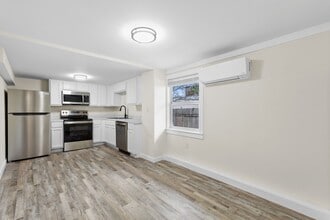 Building Photo - 407 Sarah St