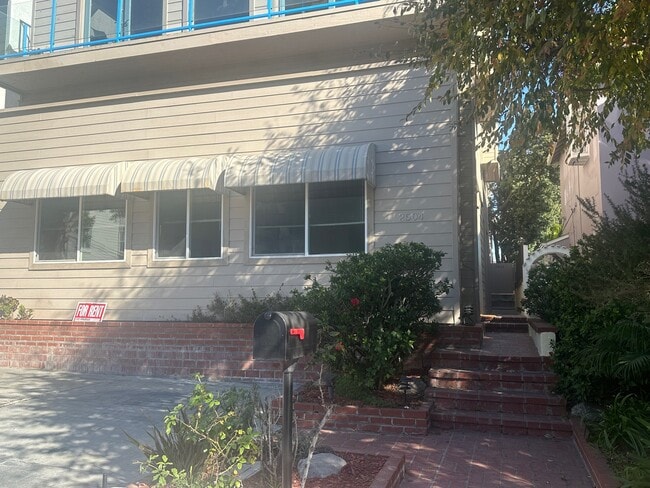Building Photo - 2504 Alma Ave