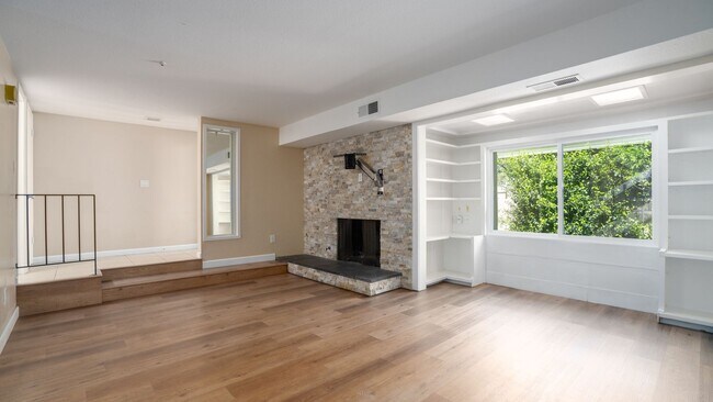 Building Photo - Bennett Valley Townhouse!!