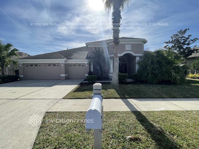 Building Photo - 1845 Beaconsfield Dr