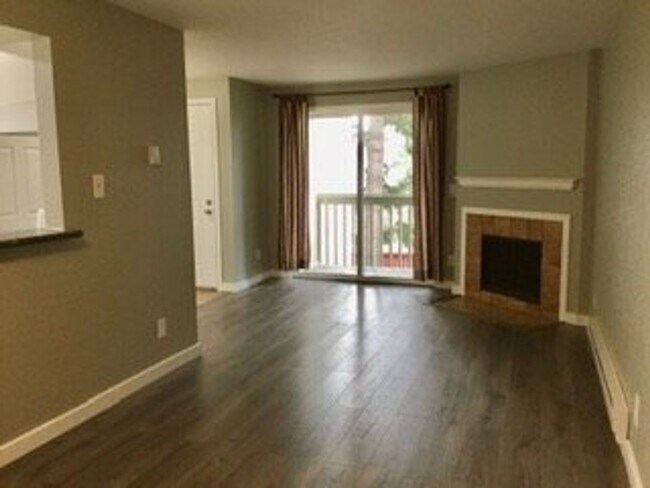 Foto del edificio - Cute and Upgraded Condo in Redmond!
