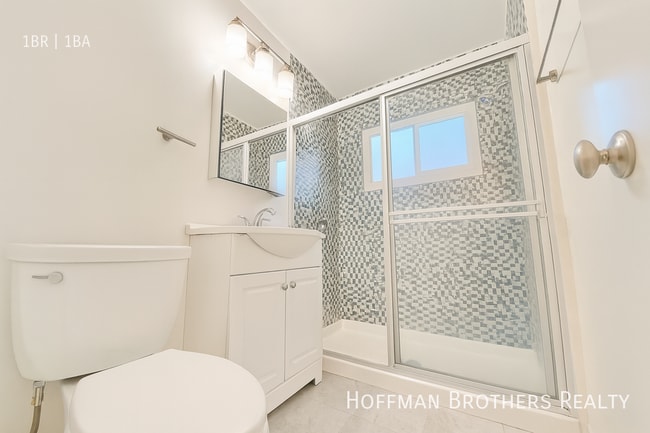 Building Photo - 924 Hancock Ave