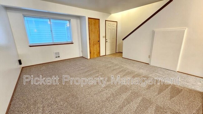 Building Photo - 1334 NE Jasmine Ln