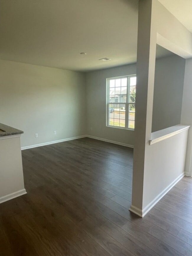 Foto del edificio - !!! Coming Soon!!! Stunning Townhome for Lease! Available 4/5/26