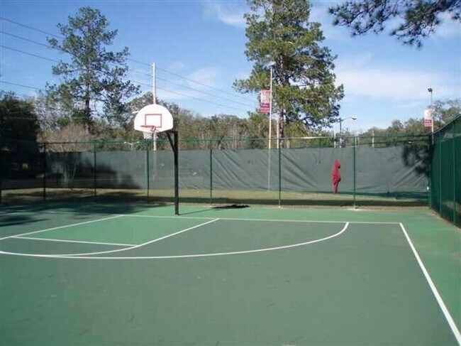 Foto del edificio - 1bedroom 1 bath Condo Off Blairstone Rd In...