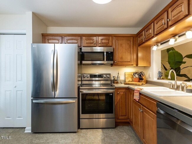 Building Photo - 4646 Fawnbrook Cir