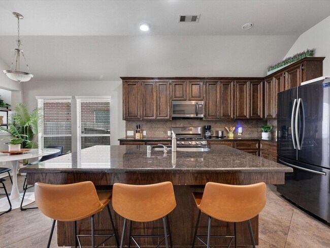 Building Photo - 2042 Shore Breeze Dr