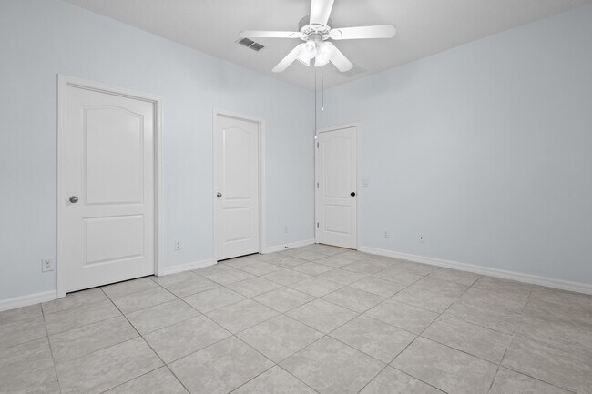 Foto del edificio - 11408 Center Lake Dr