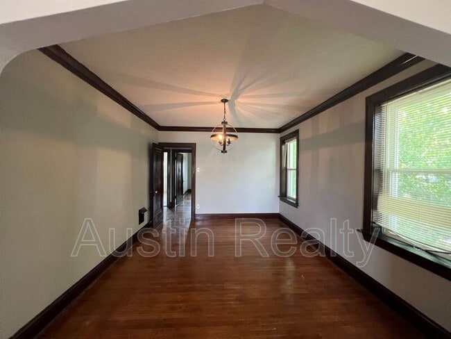 Foto del edificio - 5072 Lindenwood Ave