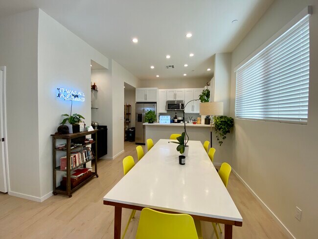 Foto del edificio - 818 N Alfred St