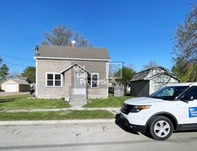 Building Photo - 403 S 1st St