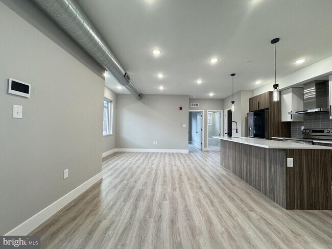 Foto del edificio - 646 W Huntingdon St