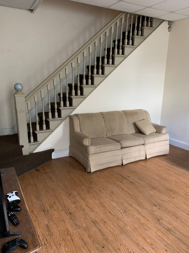Spacious Living Area - 427 Taylor Ave