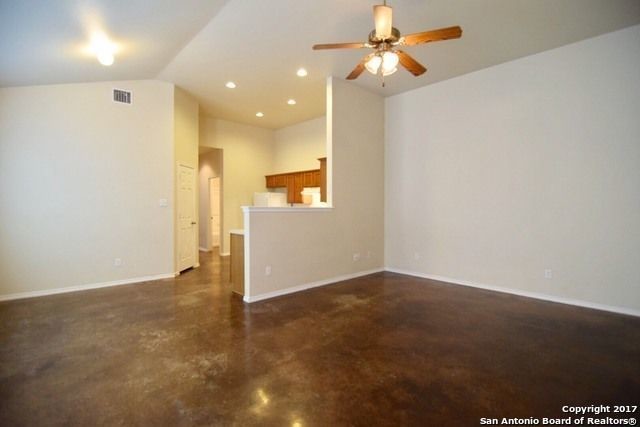 Building Photo - 5715 Golf Heights