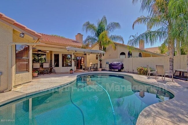 Building Photo - 420 E Stonebridge Dr