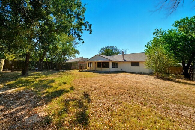 Building Photo - 16957 Glen Eagle Dr N