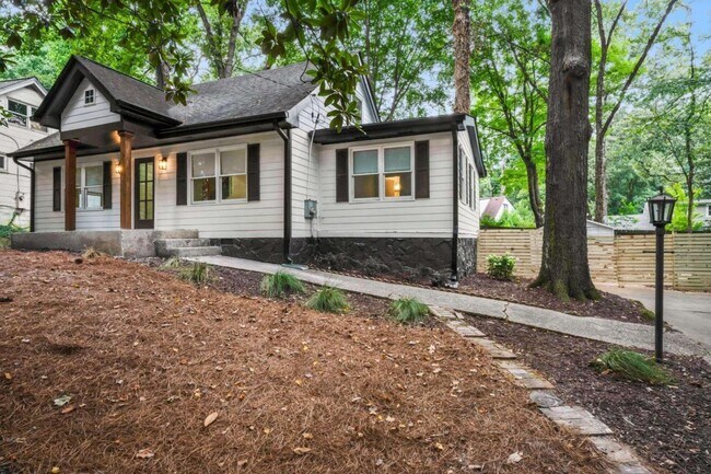 Building Photo - 2735 Defoors Ferry Rd NW