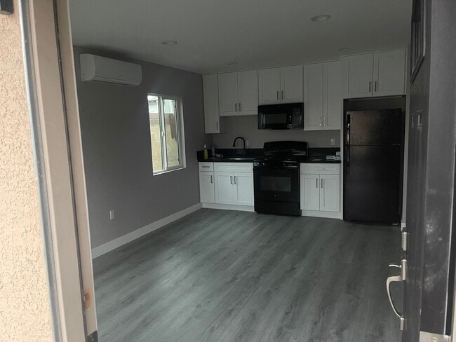 Foto del edificio - 5029 Cutler Ave