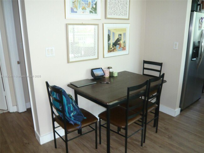 Foto del edificio - 7280 SW 89th St