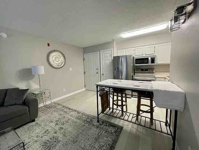 Foto del edificio - Furnished OR Unfurnished Studio in Miramar Beach!