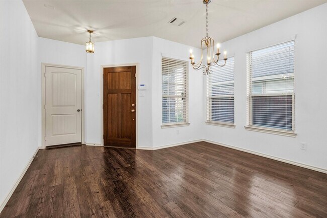 Building Photo - 2730 Donellan Dr