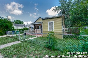 Building Photo - 631 Rochambeau St