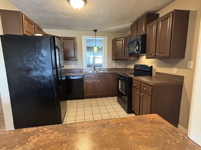 Foto del edificio - 106 Donna Dr