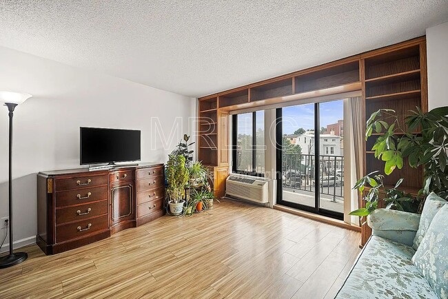 Foto del edificio - 2540 Shore Blvd