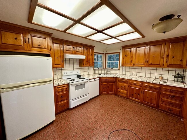 Building Photo - 2 Bedroom, 1 Bathroom Upstairs Duplex in G...