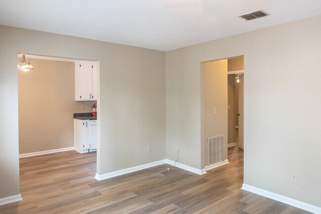 Foto del edificio - 733A Pointe Court