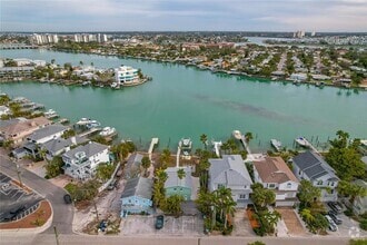 Building Photo - 8441 Bayshore Dr
