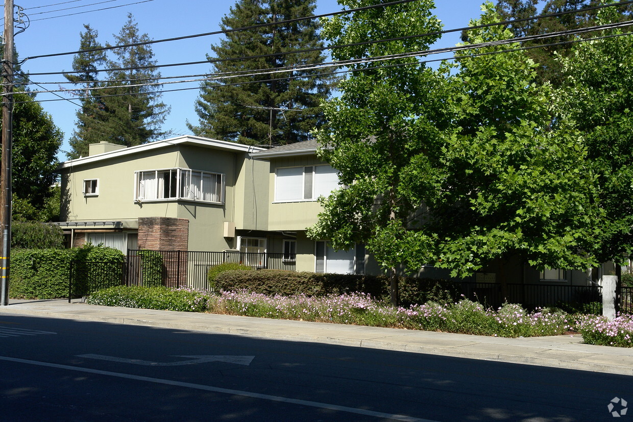 Foto principal - 430 Ravenswood Ave