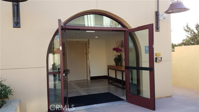 Building Photo - 420 E Las Tunas Dr