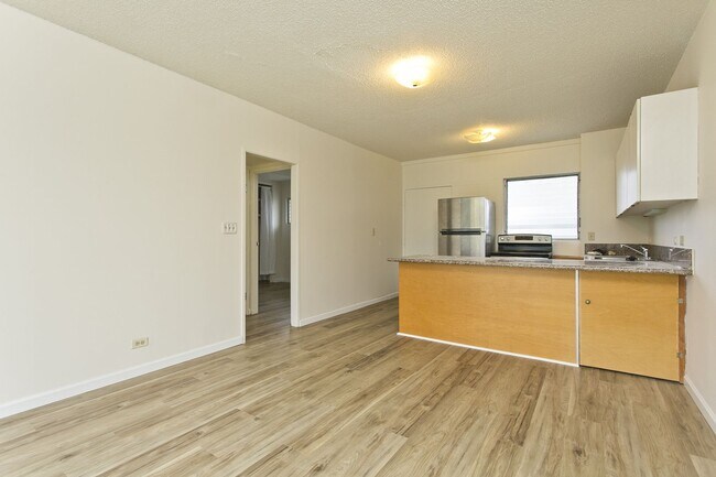 Foto del edificio - Punahou-Wilder Unit 803 - 2 BD 1 BA w/ Lan...