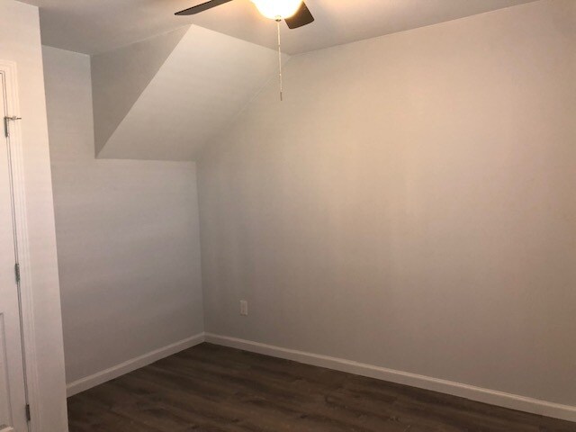 Dormitorio de la planta baja 9'x11' - 3211 Utah Ave