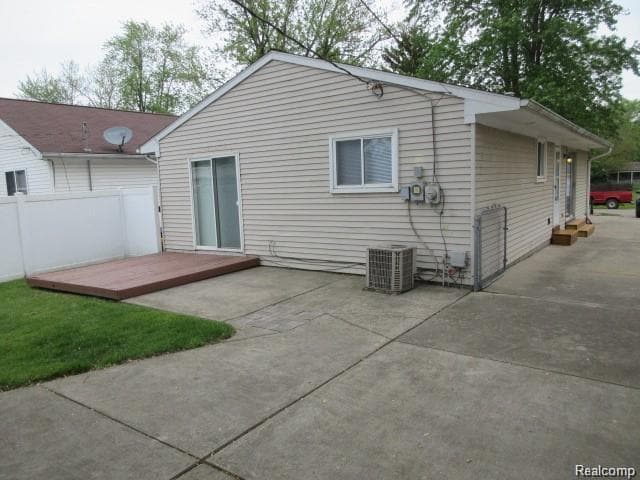 Building Photo - 47487 Greenview Rd
