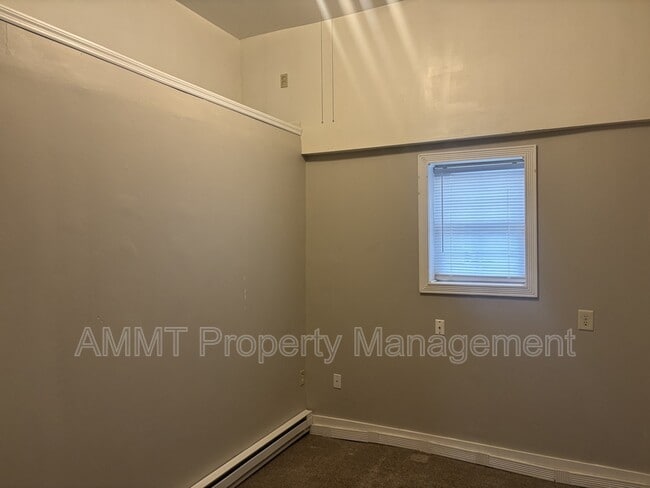 Building Photo - 145 E Main St