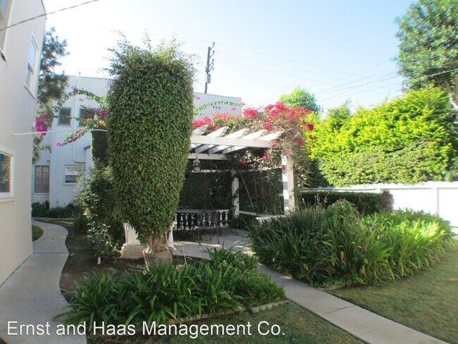 Foto del edificio - 3356 E 1st St