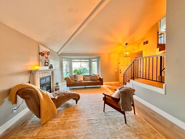 Foto del edificio - 23257 Joaquin Ridge Dr