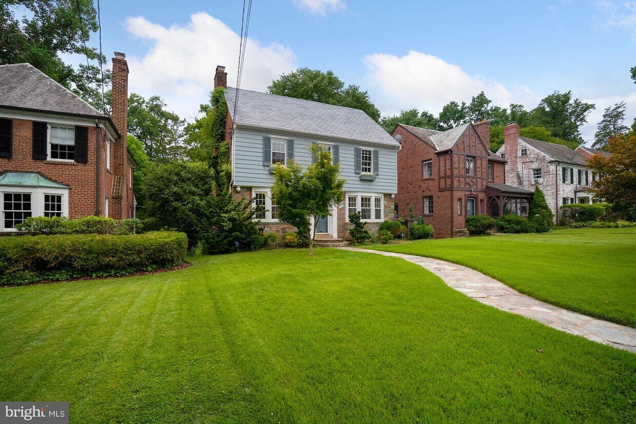 Foto principal - 3270 Worthington St NW