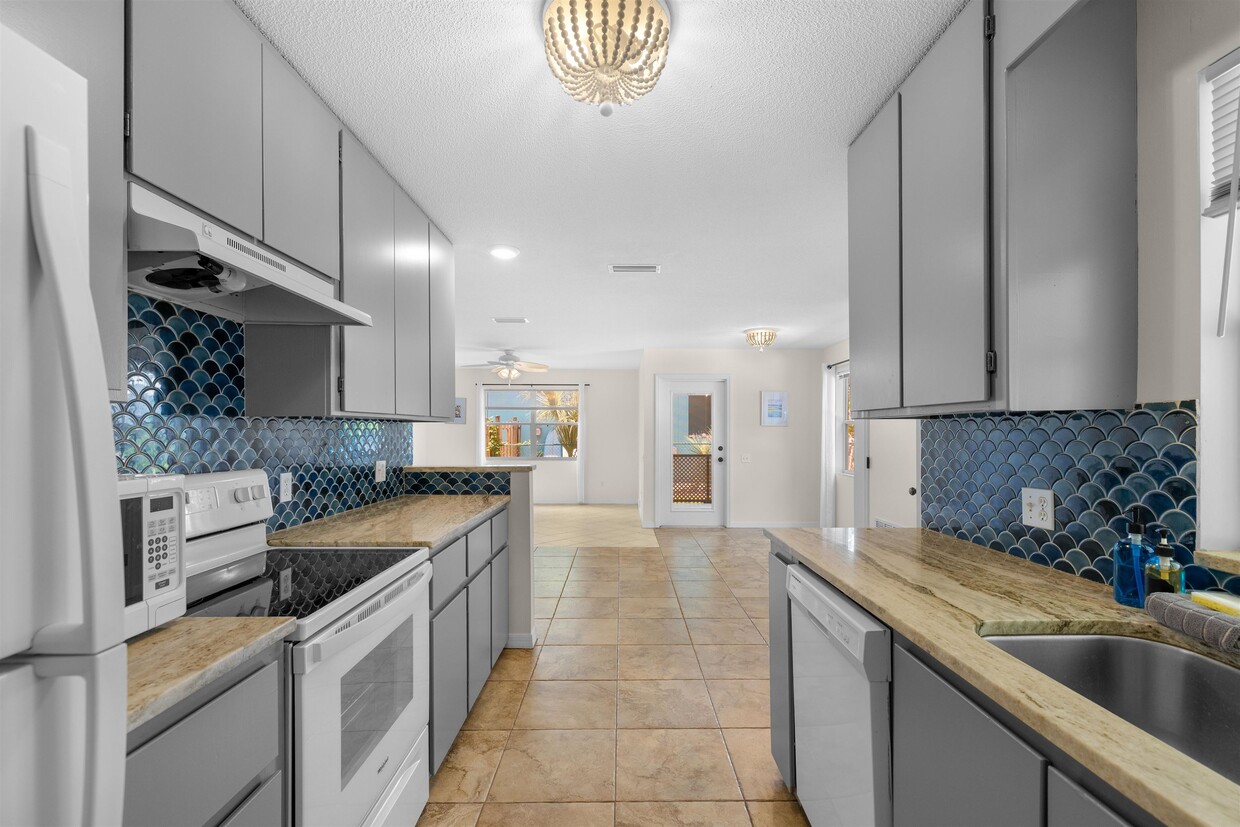 Primary Photo - 109 B St