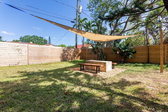 Building Photo - 927 N 17th Ave