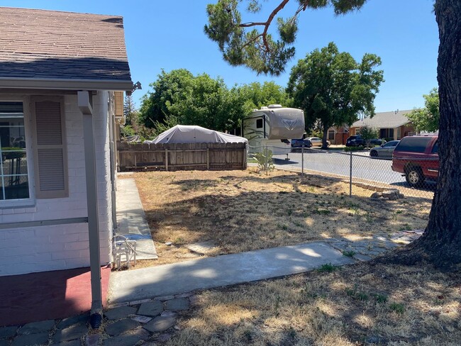 Foto del edificio - 2 Bedroom, 1 Bath Duplex for Rent In Ceres