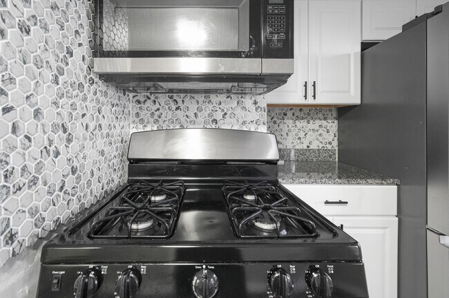 Foto del edificio - 100 Eastern Ave