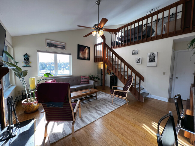 Vaulted Living Space - 8033 Countryside Park