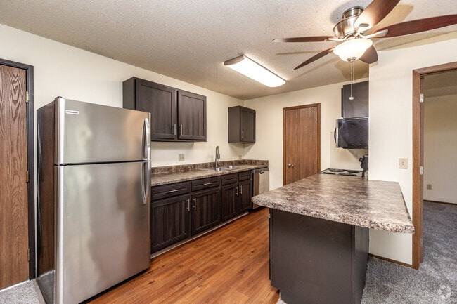2BR, 2BA - 850 SF - Sun Prairie & Vista Court