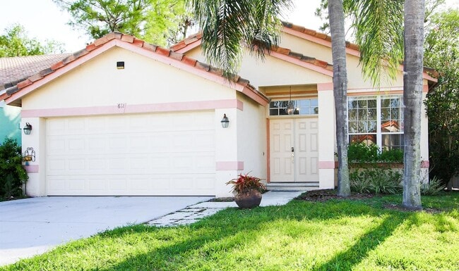 Photo - 661 Lake Wellington Dr House