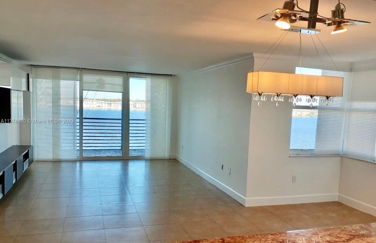 Primary Photo - 1175 NE Miami Gardens Dr
