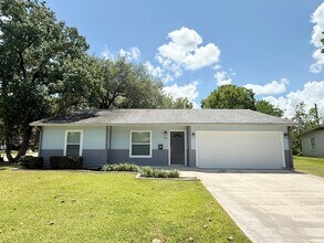 Building Photo - 51 Lupine Ct